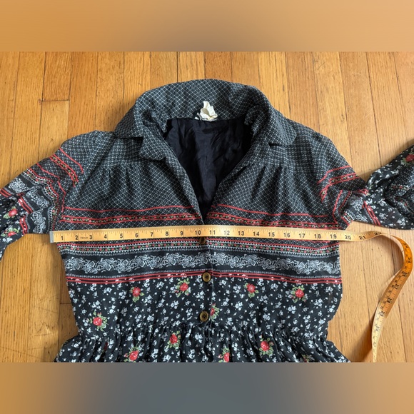 70s Vintage Black Floral Shirtwaist Prairie Dress - Picture 3 of 5